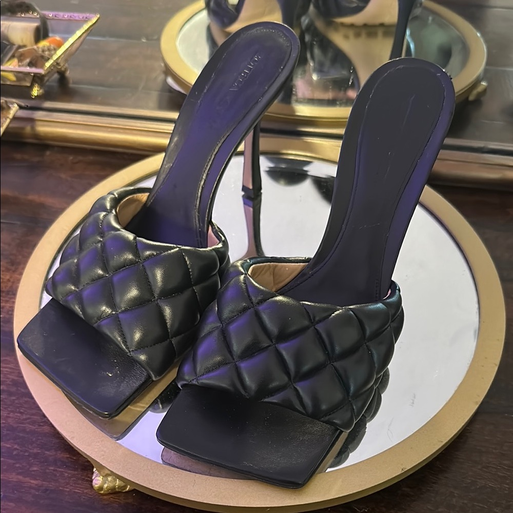 Bottega Veneta Black Mules Sleek and Timeless Design